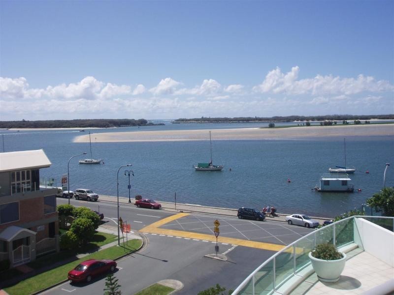 300 Marine Parade, Labrador QLD 4215