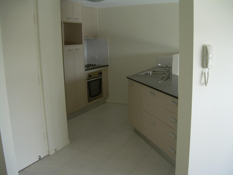 17/4 Grand Parade, Kawana Island QLD 4575