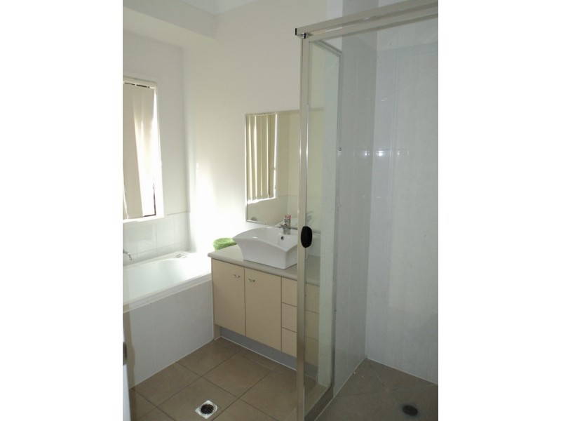 13 Laura Place, Varsity Lakes QLD 4227