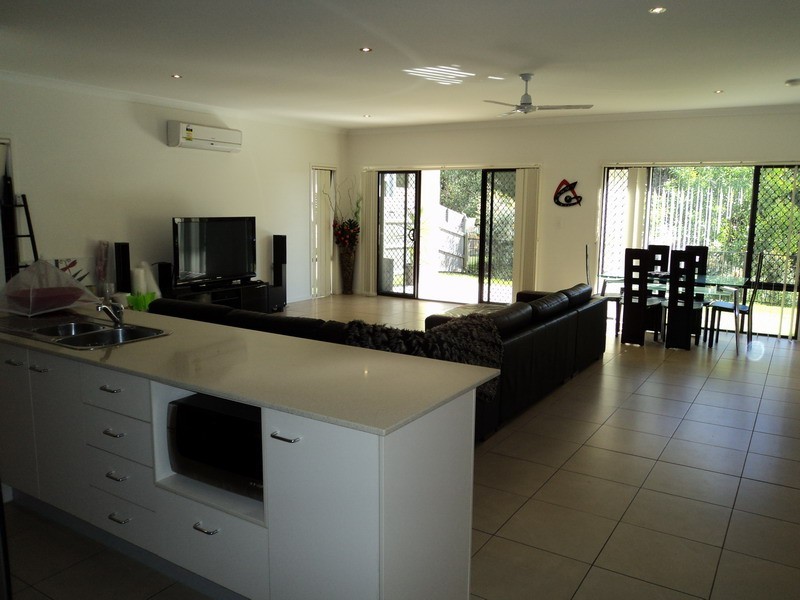 13 Laura Place, Varsity Lakes QLD 4227