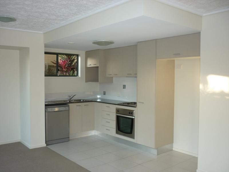 3/4 Grand Parade, Kawana Island QLD 4575