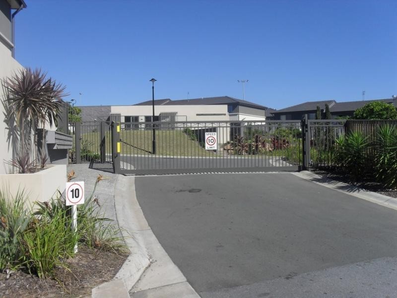 1 Belongil Street, Pacific Pines QLD 4211