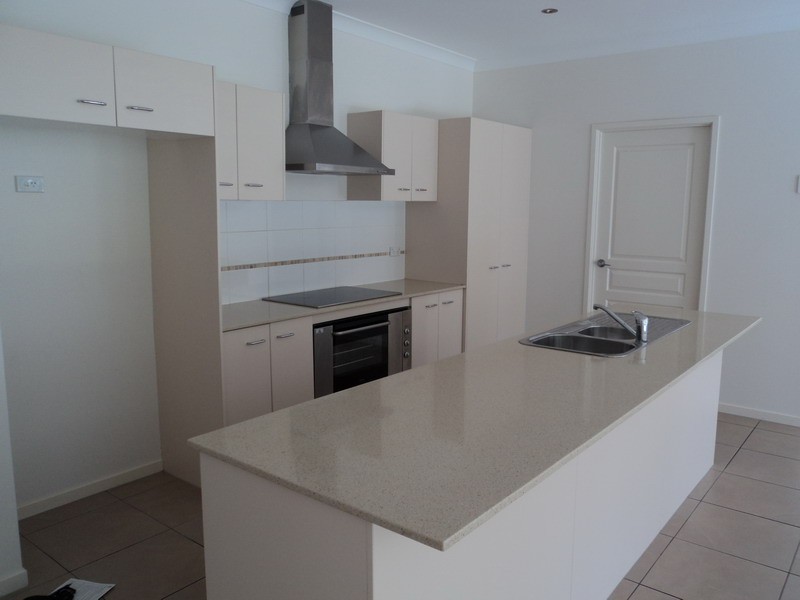 13 Laura Place, Varsity Lakes QLD 4227