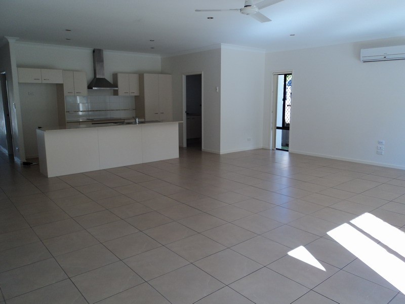 13 Laura Place, Varsity Lakes QLD 4227