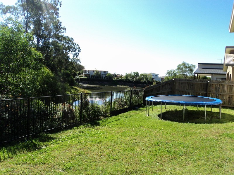 13 Laura Place, Varsity Lakes QLD 4227
