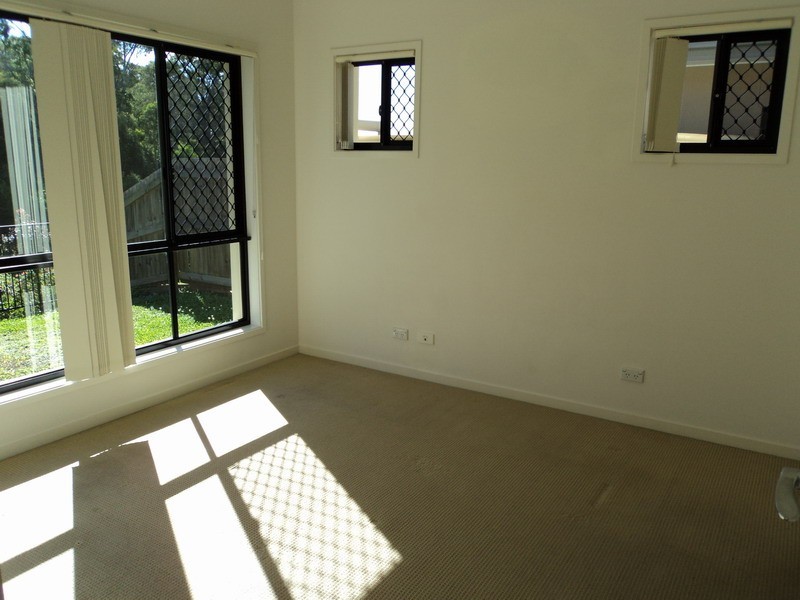 13 Laura Place, Varsity Lakes QLD 4227