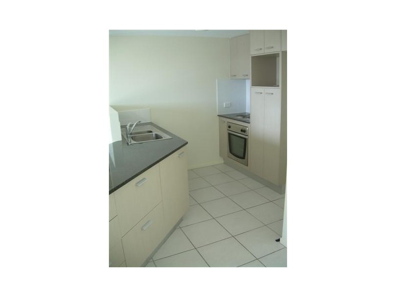 17/4 Grand Parade, Kawana Island QLD 4575