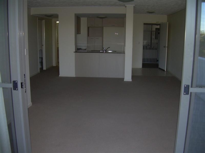 12/4 Grand Parade, Kawana Island QLD 4575