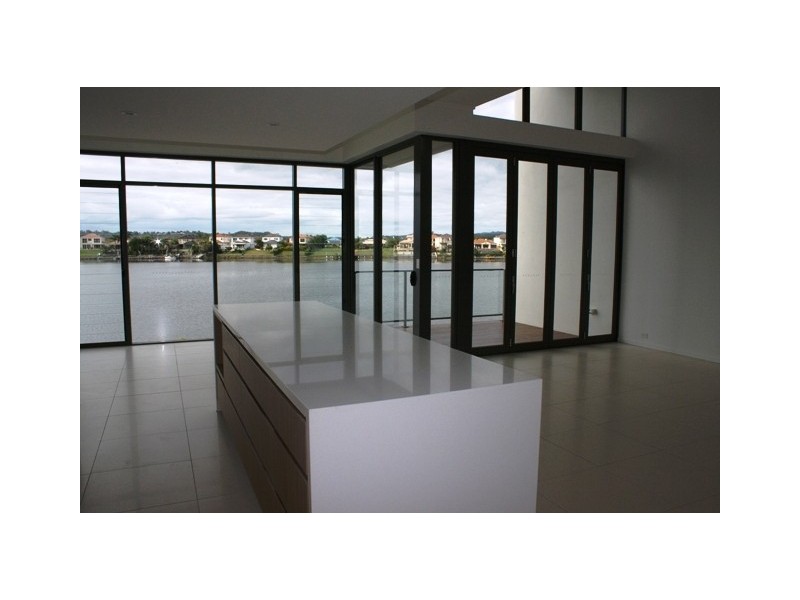 9 Moores Cres, Varsity Lakes QLD 4227