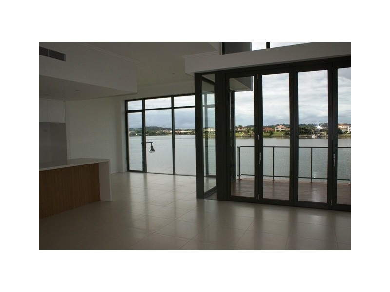 9 Moores Cres, Varsity Lakes QLD 4227