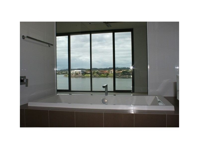 9 Moores Cres, Varsity Lakes QLD 4227