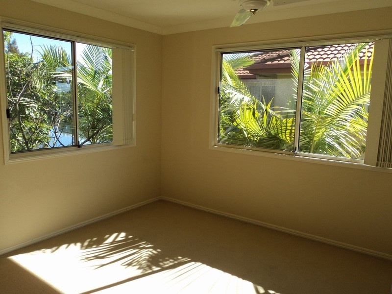 20 Tracey Cres, Varsity Lakes QLD 4227
