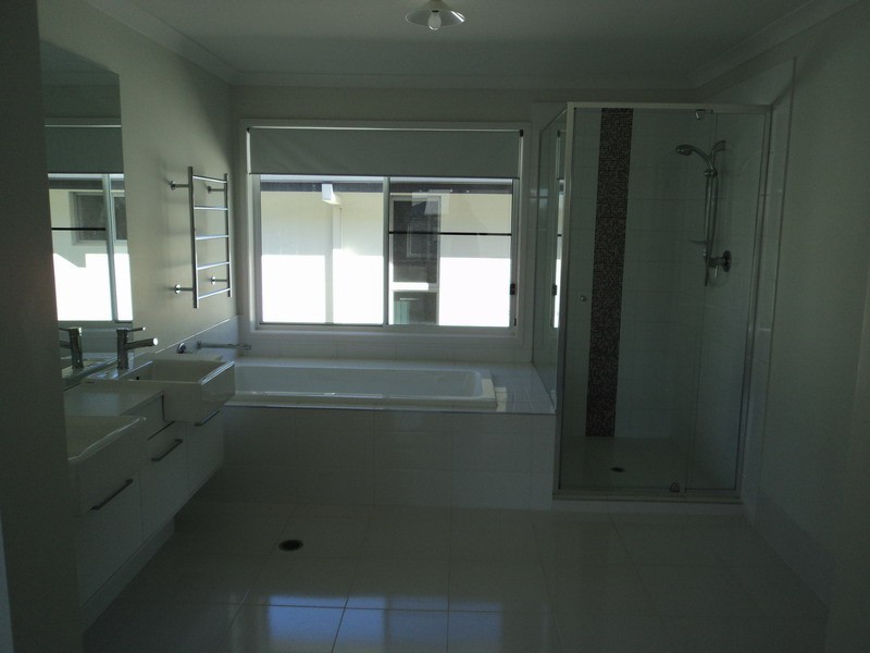 14 Moyenne, Varsity Lakes QLD 4227