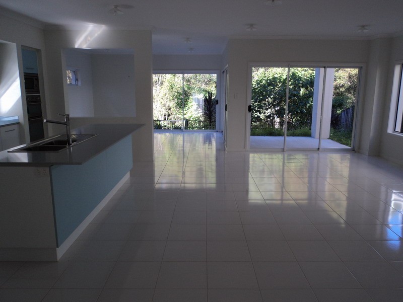 14 Moyenne, Varsity Lakes QLD 4227