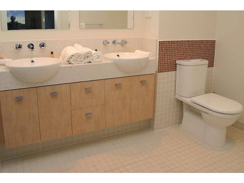 11 Nicklin Way, Minyama QLD 4575