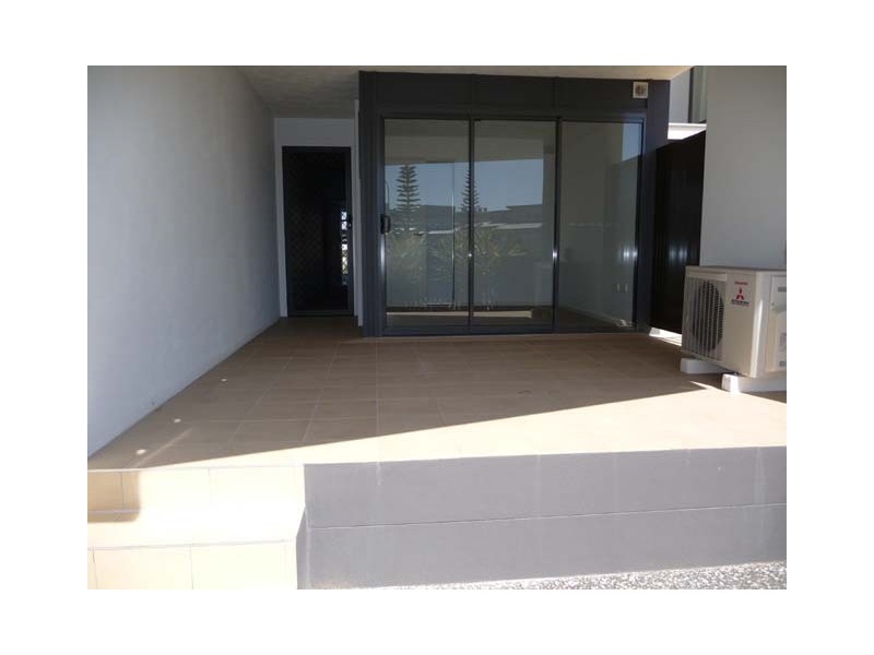 27/10 Grand Parade, Kawana Island QLD 4575