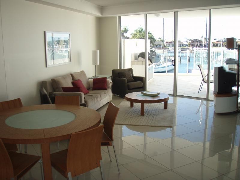 11 Nicklin Way, Minyama QLD 4575