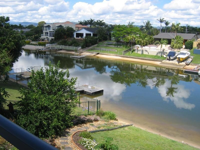 14 De Havilland Ave, Benowa QLD 4217