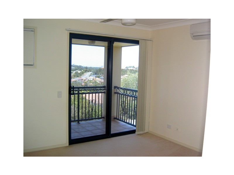 15/1 Hervey St, Pacific Pines QLD 4211