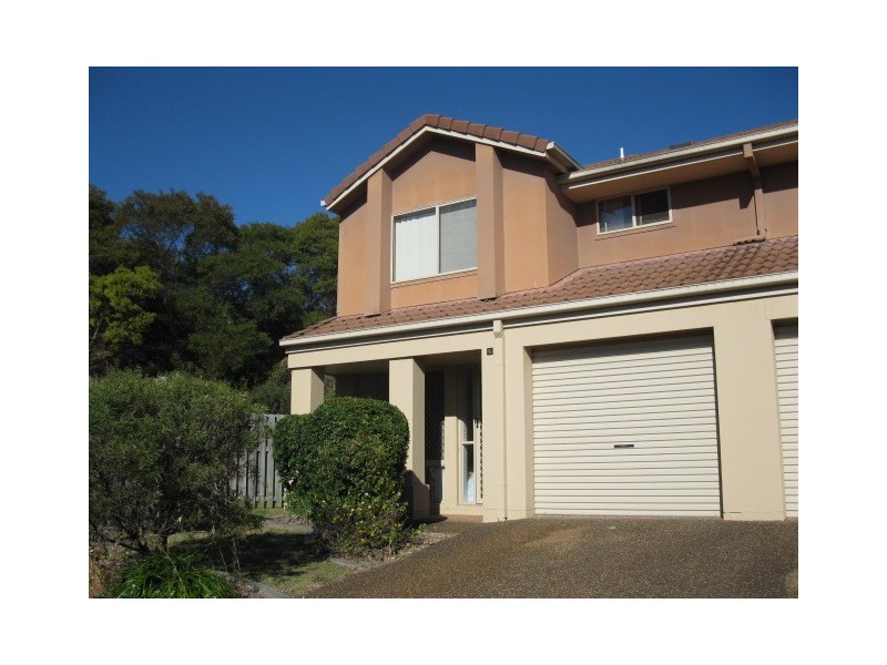 74 Universal St, Pacific Pines QLD 4211