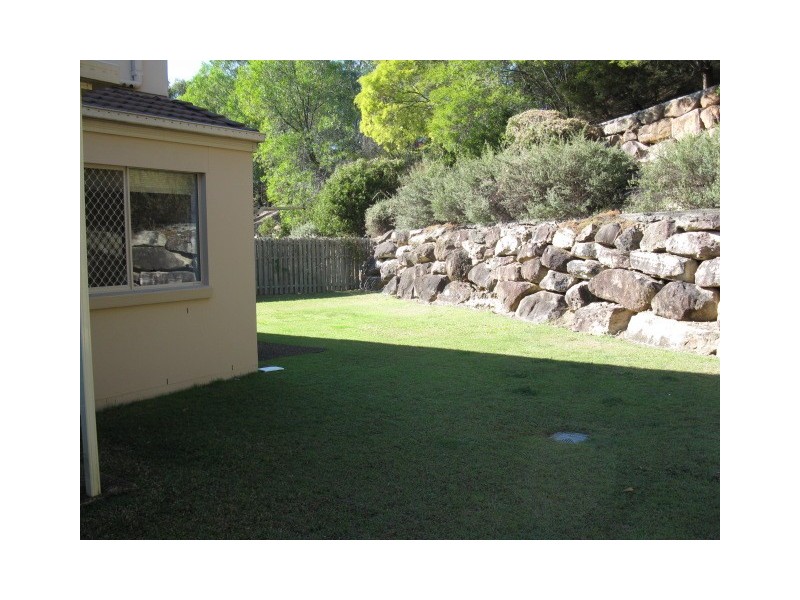 74 Universal St, Pacific Pines QLD 4211