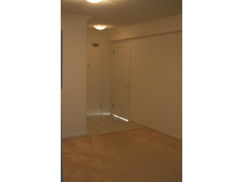 21/100 Cotlew St East, Southport QLD 4215