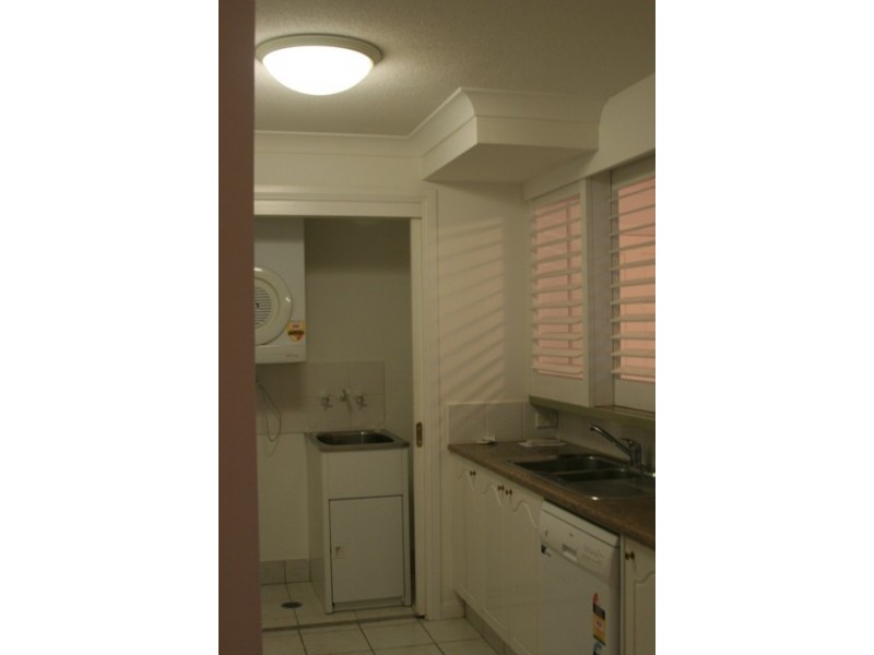 21/100 Cotlew St East, Southport QLD 4215