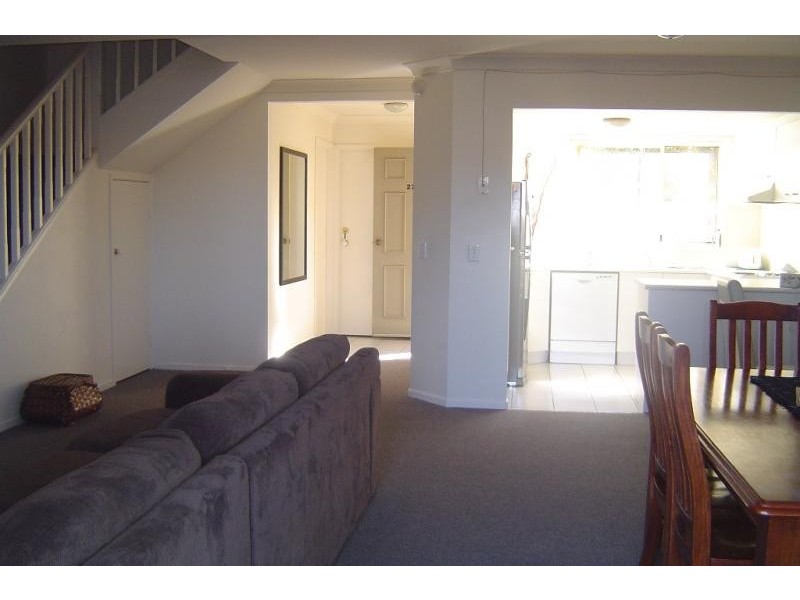 27/3 Arundel Drive,, Arundel QLD 4214