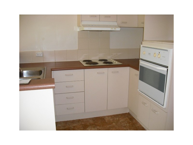 31 Simpsons Rd, Elanora QLD 4221