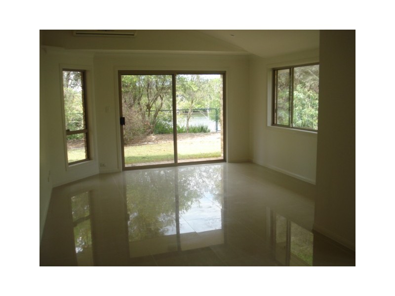 10/4 Koala Town Rd, Upper Coomera QLD 4209