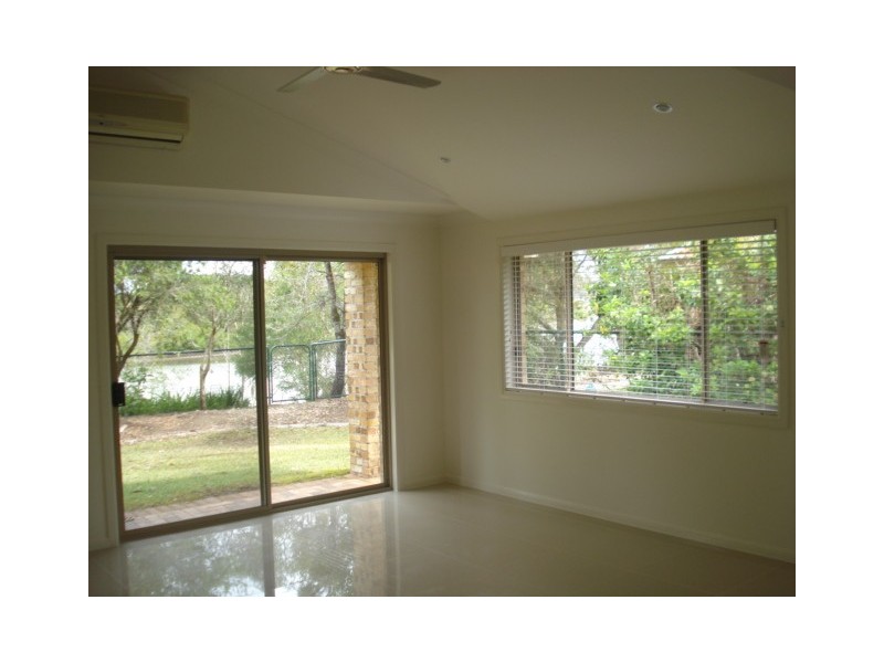 10/4 Koala Town Rd, Upper Coomera QLD 4209