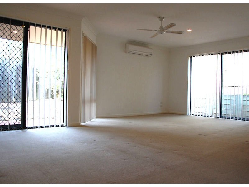 05/24 Amsonia Court,, Arundel QLD 4214
