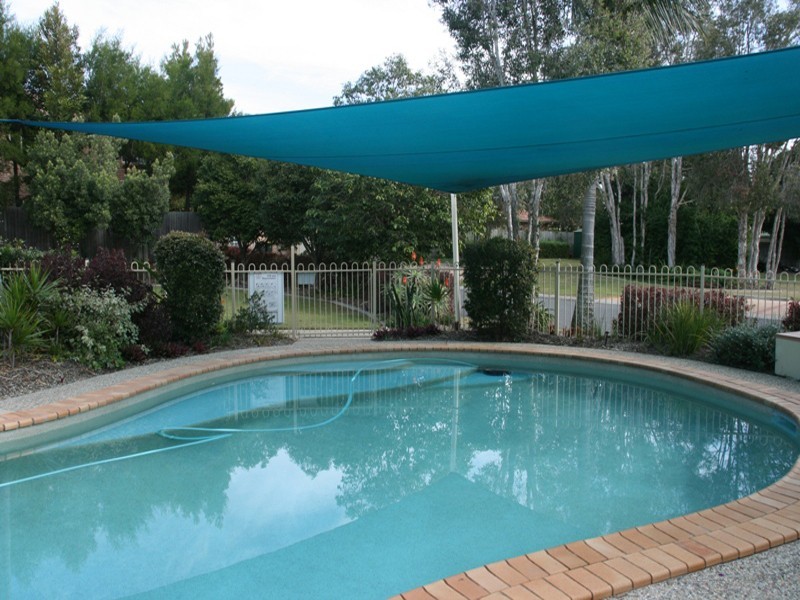 2/27 Camille Crescent, Wynnum West QLD 4178