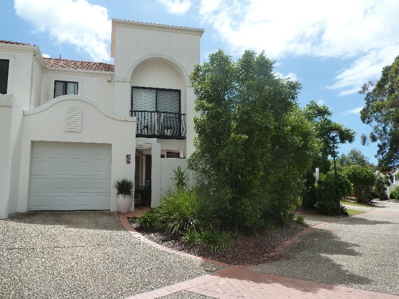 8/22-34 Glenside Drive, Robina QLD 4226