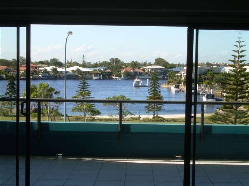 45/4 Grand Parade, Kawana Island QLD 4575