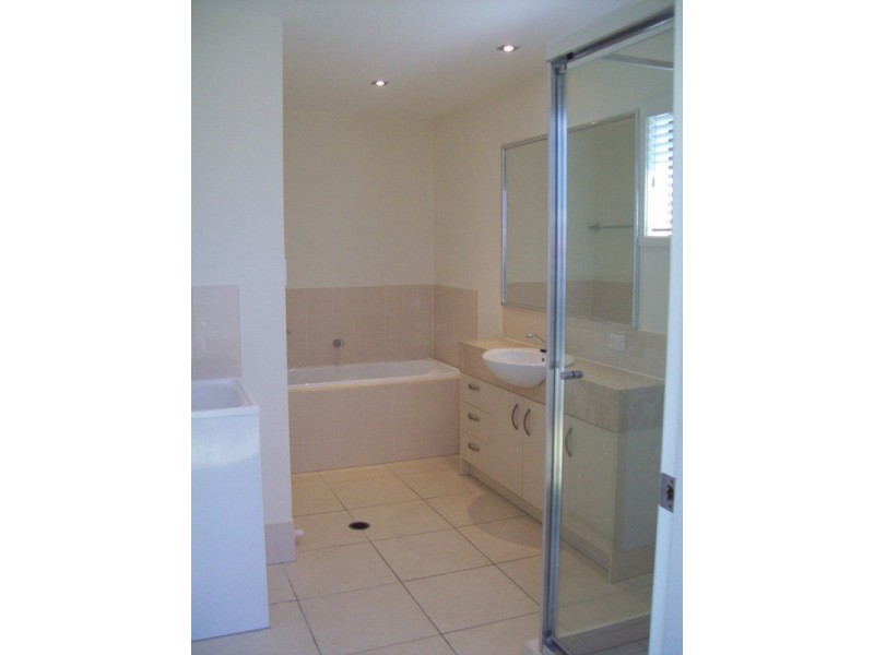 2/10 Catalina Drive, Mudjimba QLD 4564