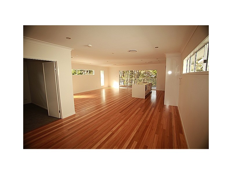 99 Ninth Aveune, St Lucia QLD 4067