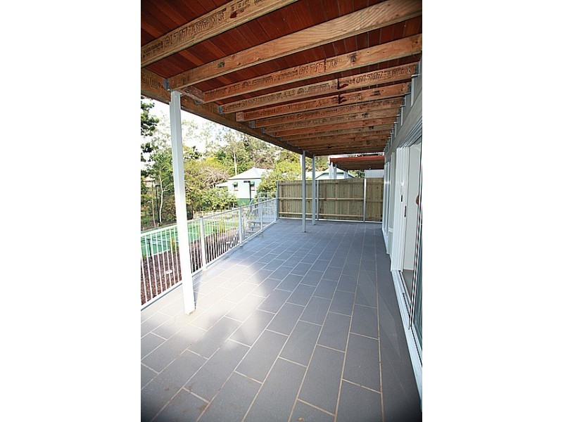 99 Ninth Aveune, St Lucia QLD 4067