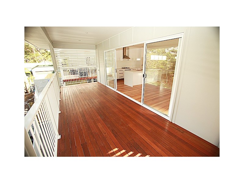 99 Ninth Aveune, St Lucia QLD 4067