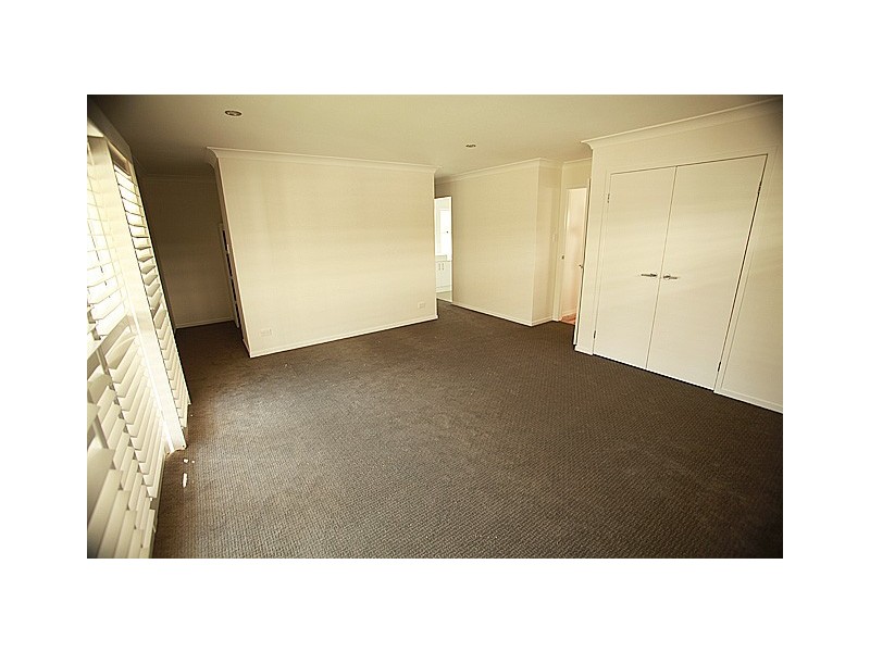 99 Ninth Aveune, St Lucia QLD 4067