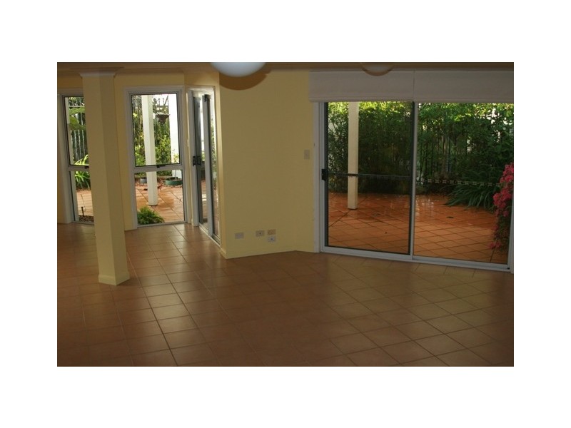 5/100 Cotlew St East, Southport QLD 4215