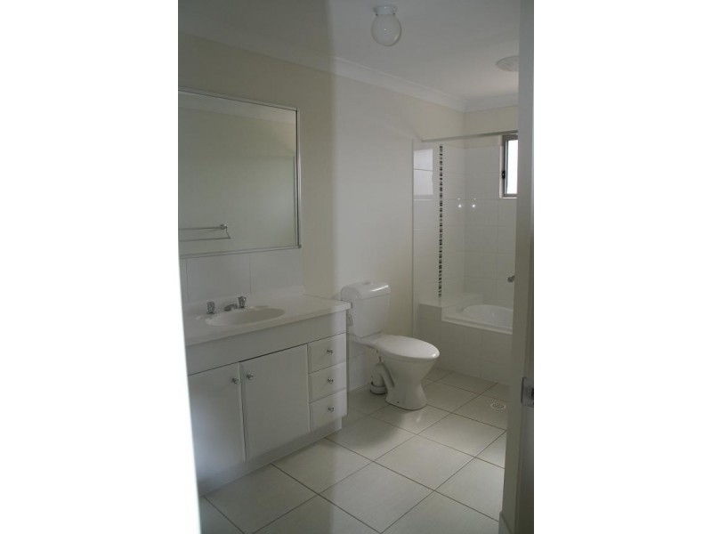 2/130 Jutland Street, Oxley QLD 4075