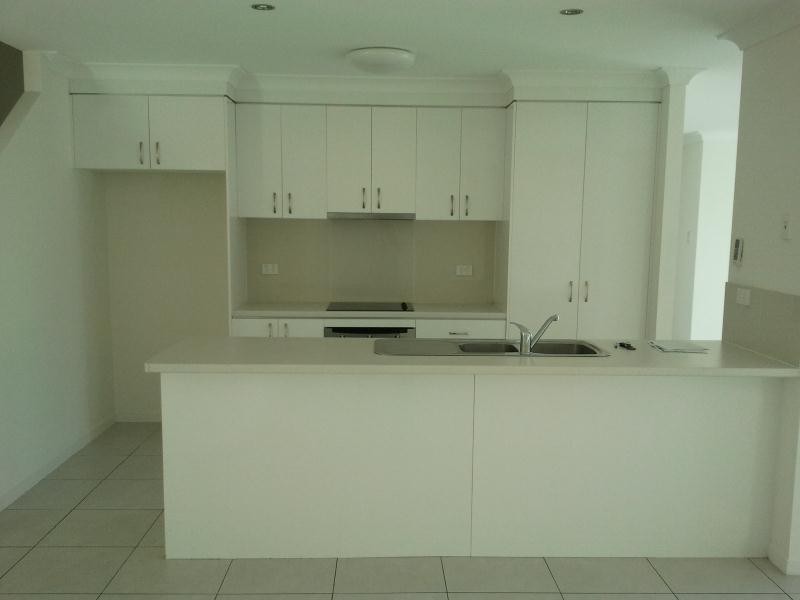 84 Yodelay street, Varsity Lakes QLD 4227