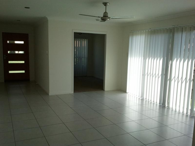 84 Yodelay street, Varsity Lakes QLD 4227