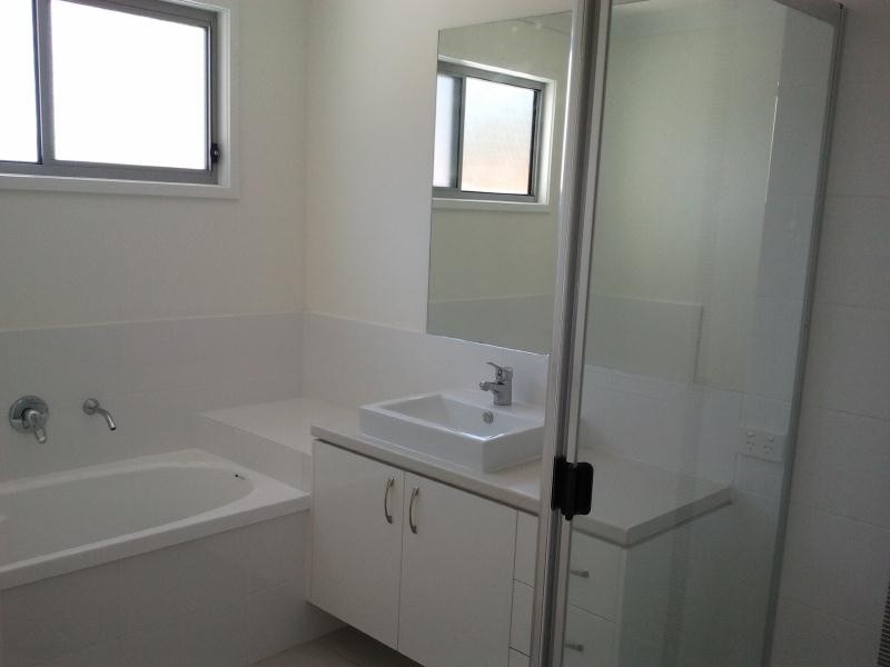 84 Yodelay street, Varsity Lakes QLD 4227