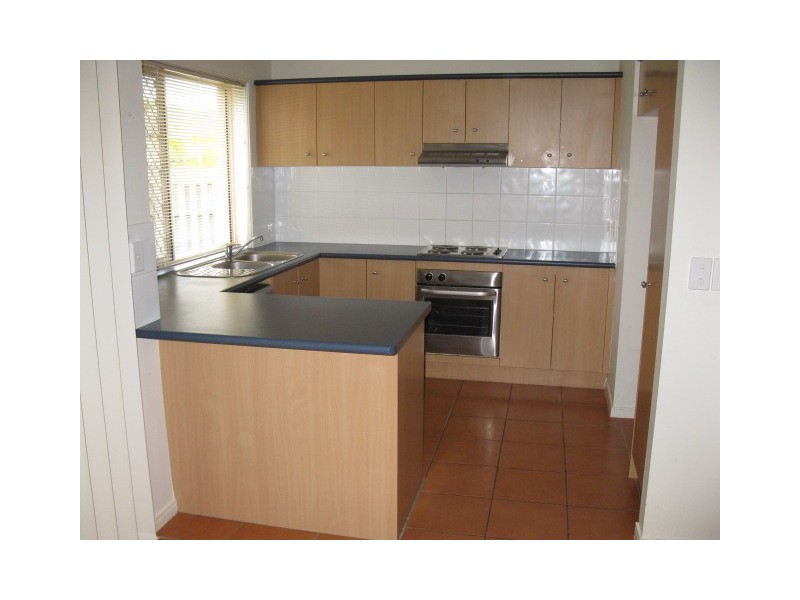 74 Universal St, Pacific Pines QLD 4211