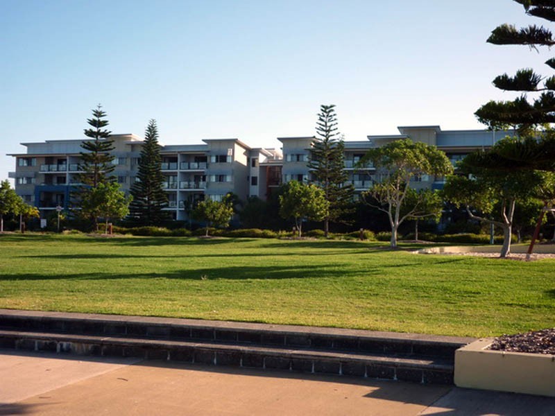 5/4 Grand Parade, Kawana Island QLD 4575