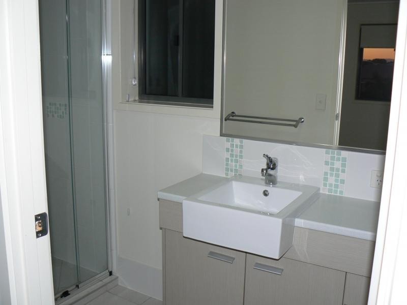 5/4 Grand Parade, Kawana Island QLD 4575