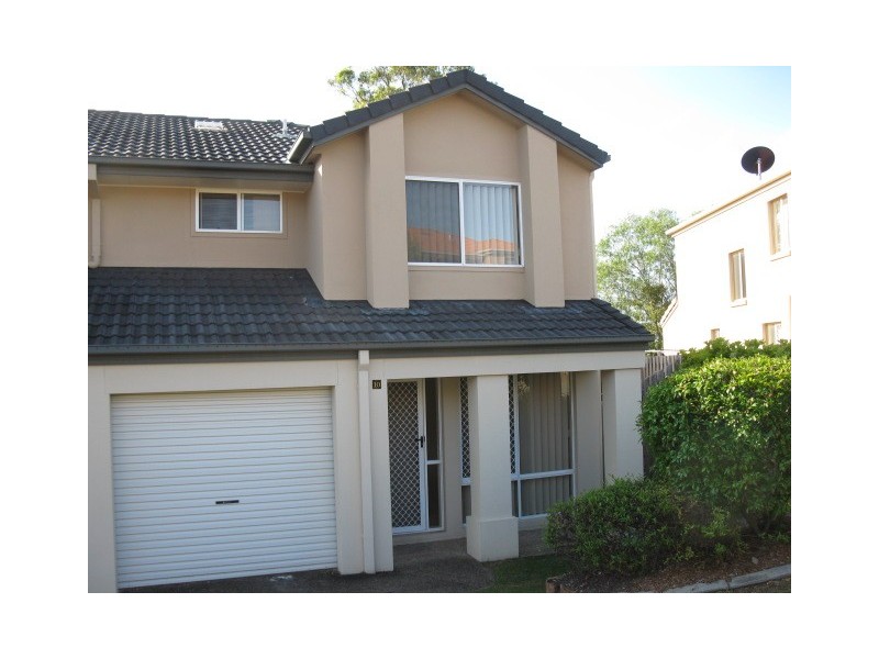 74 Universal St, Pacific Pines QLD 4211