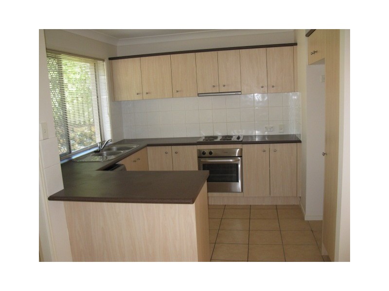 74 Universal St, Pacific Pines QLD 4211